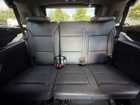 Used 2022 Chevrolet Tahoe Z71 w/ Luxury Package AWD/4WD image 17