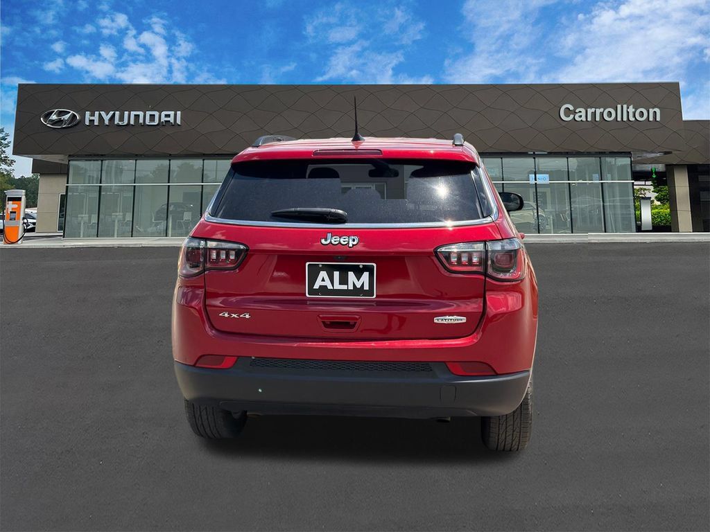 Used 2025 Jeep Compass Latitude AWD/4WD image 6