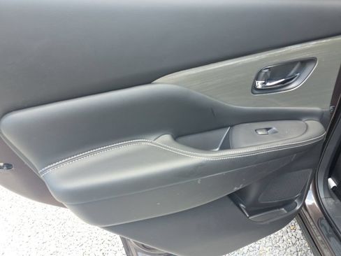 Used 2018 Nissan Murano SV AWD/4WD image 14