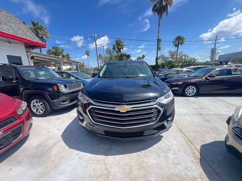 Used 2020 Chevrolet Traverse LT FWD image 1