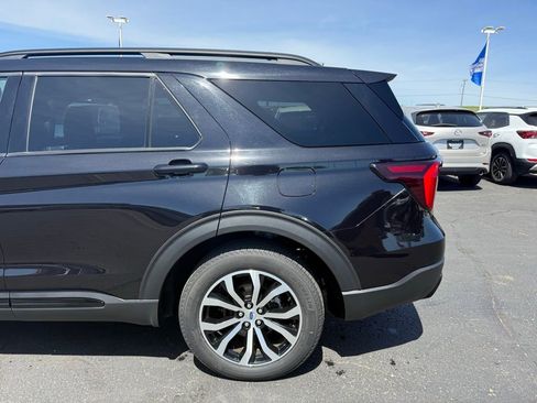 Used 2025 Ford Explorer ST-Line AWD/4WD image 32
