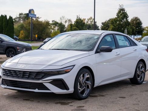 New 2025 Hyundai Elantra Sport image 3