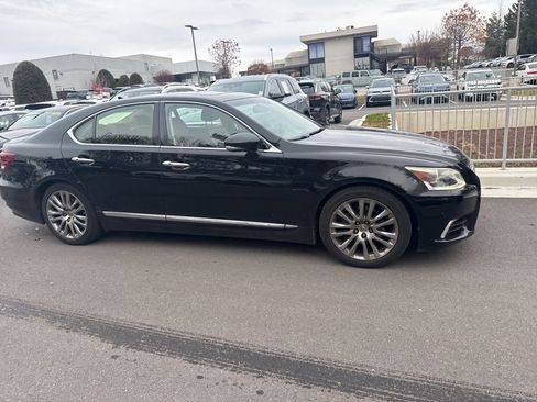 Used 2013 Lexus LS 460 w/ Comfort Pkg image 2