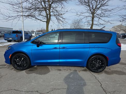 New 2026 Chrysler Pacifica Select image 4