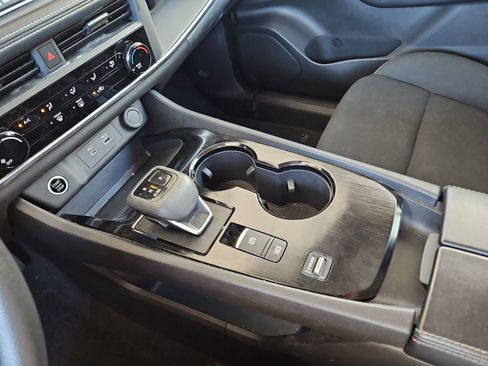 Used 2023 Nissan Rogue S image 18