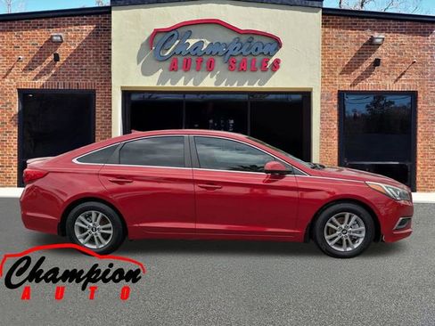Used 2017 Hyundai Sonata SE image 3