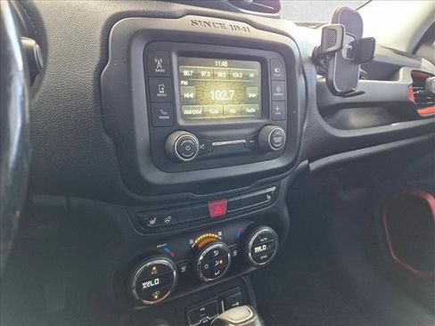 Used 2017 Jeep Renegade Trailhawk w/ Premium Trailhawk Package AWD/4WD image 11