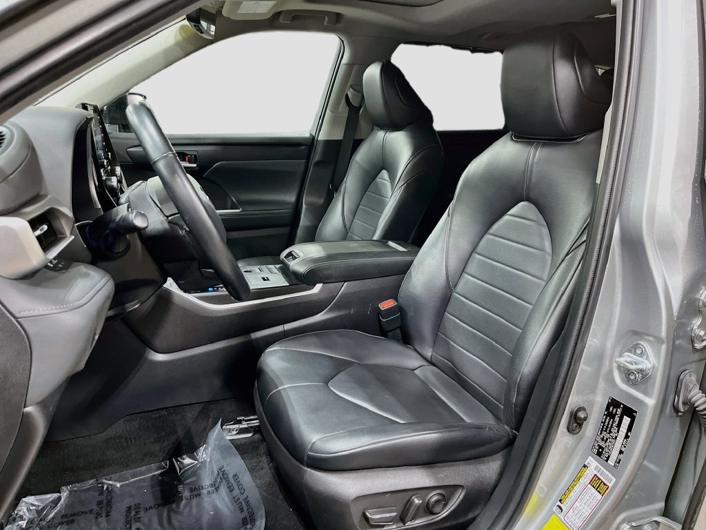 Used 2022 Toyota Highlander XLE FWD image 15