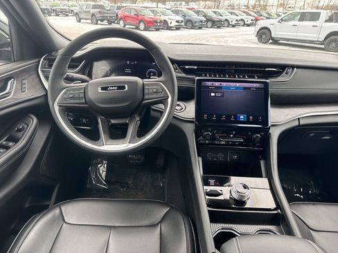 Used 2024 Jeep Grand Cherokee Limited image 6