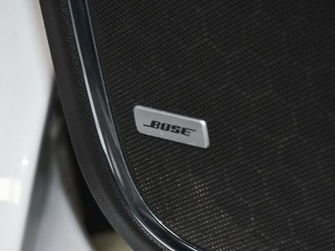 Used 2017 GMC Yukon SLT w/ Open Road Package image 16