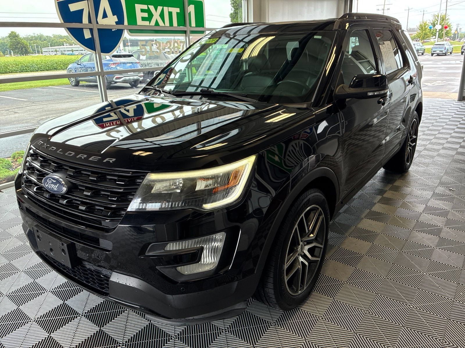 Used 2017 Ford Explorer Sport AWD/4WD image 3