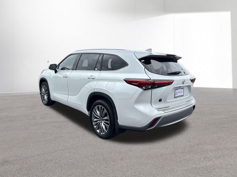 Used 2022 Toyota Highlander Platinum AWD/4WD image 6