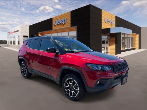 Certified 2026 Jeep Compass Trailhawk AWD/4WD image 1
