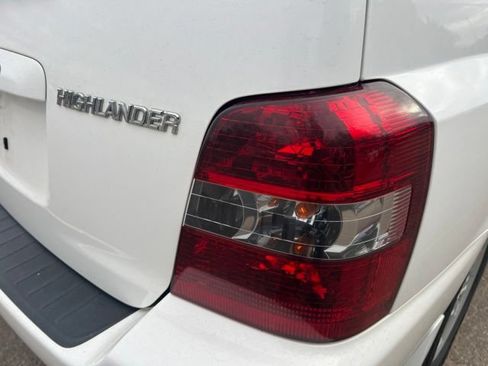 Used 2006 Toyota Highlander Limited w/ Leather Trim Pkg AWD/4WD image 11
