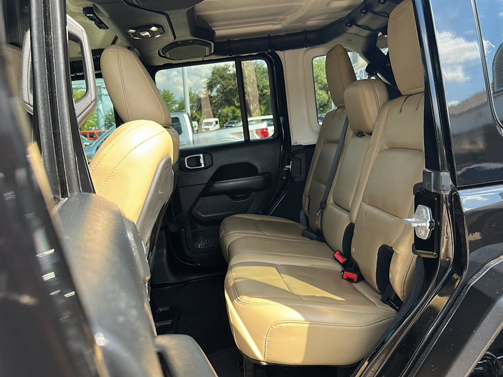 Used 2018 Jeep Wrangler Unlimited Rubicon AWD/4WD image 25