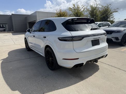 Used 2022 Porsche Cayenne GTS AWD/4WD image 4