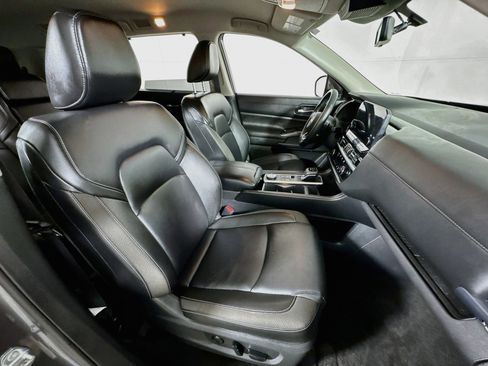 Used 2025 Nissan Pathfinder SL image 27