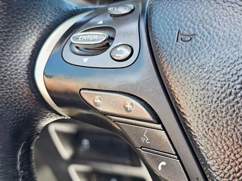 Used 2018 INFINITI Q70 Luxe RWD image 25