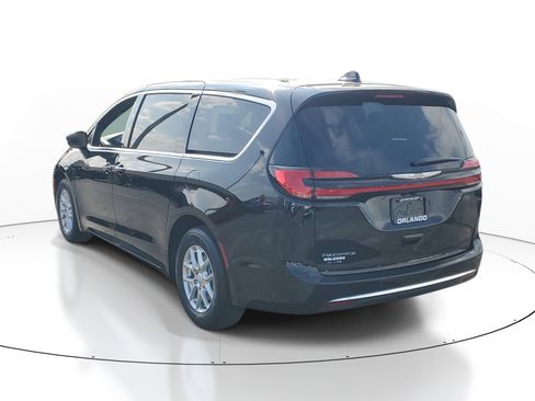 New 2026 Chrysler Pacifica Select image 7