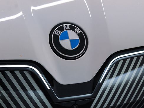 New 2026 BMW iX xDrive60 w/ Premium Package image 9