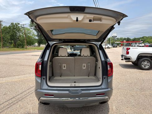 Used 2023 GMC Acadia Denali w/ Denali Ultimate Package FWD image 11