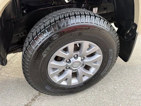 Used 2018 Toyota Tacoma SR5 image 11