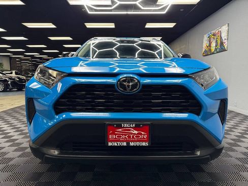 Used 2020 Toyota RAV4 LE FWD image 3