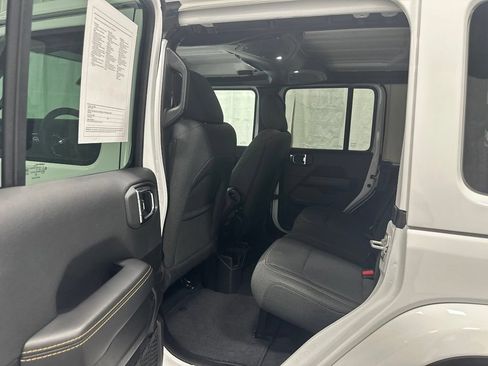 Used 2025 Jeep Wrangler Unlimited Sahara AWD/4WD image 39