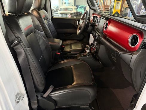Used 2023 Jeep Gladiator Rubicon w/ Cold Weather Group image 15