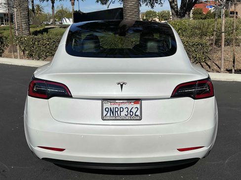 Used 2021 Tesla Model 3 Standard Range Plus image 18