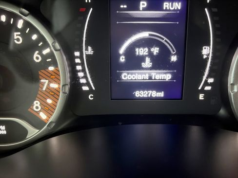 Used 2023 Jeep Renegade Latitude AWD/4WD image 12
