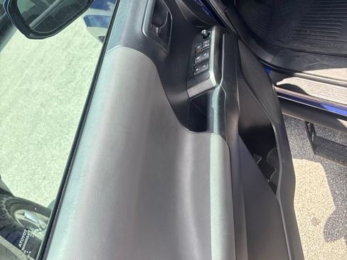 Used 2022 Toyota Tacoma SR5 RWD image 7