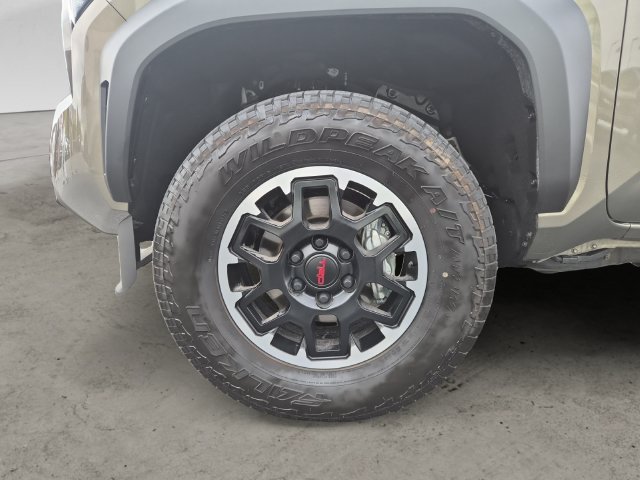 Used 2026 Toyota Tacoma TRD Off-Road w/ TRD Off Road Upgrade Package AWD/4WD image 9