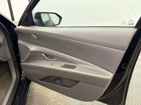 Used 2023 Hyundai Elantra SEL w/ Preferred Accessory Package FWD image 14