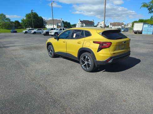Used 2024 Chevrolet Trax RS w/ Sunroof Package FWD image 4