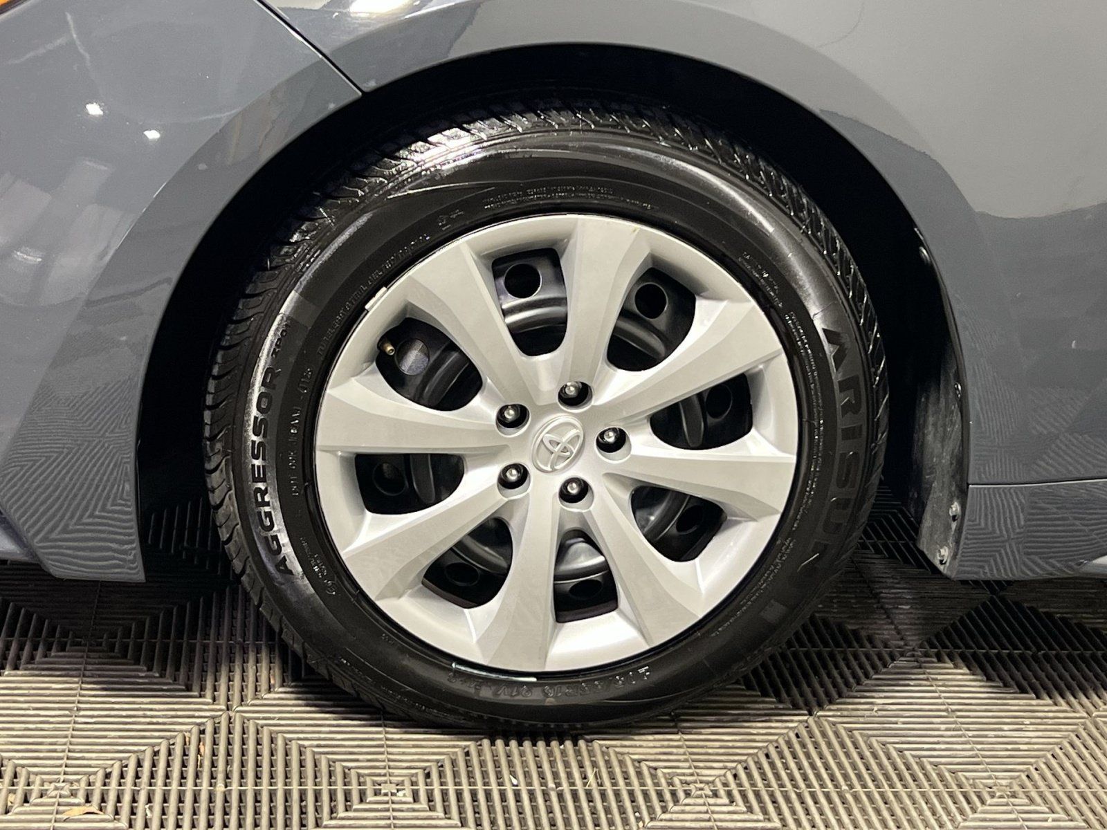 Used 2025 Toyota Corolla LE FWD image 12