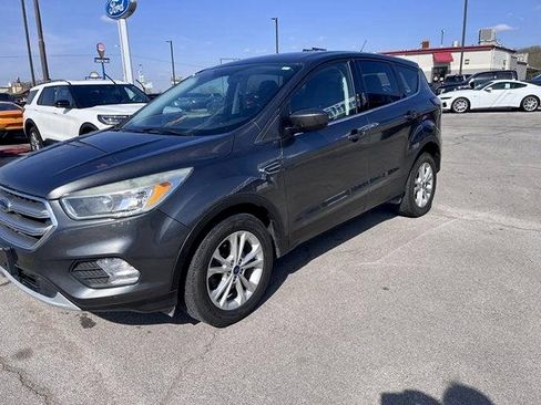 Used 2017 Ford Escape SE FWD image 6