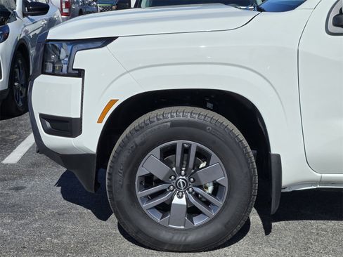 Used 2025 Nissan Frontier SV image 8