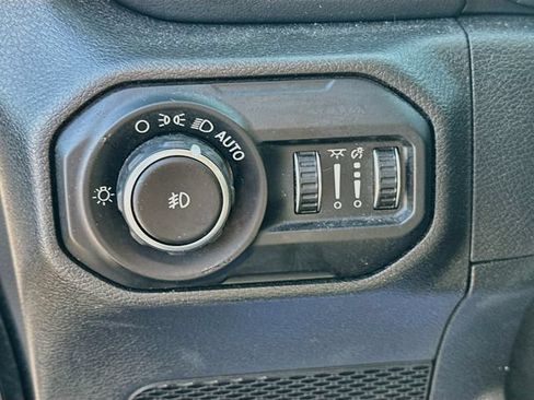 Used 2019 Jeep Wrangler Unlimited Sahara w/ Cold Weather Group AWD/4WD image 11