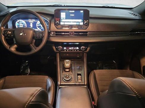 Used 2023 Mitsubishi Outlander SE image 18