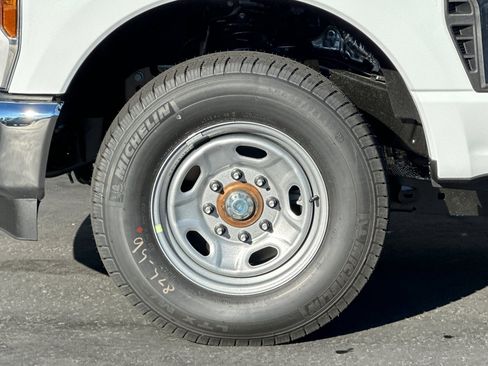 New 2026 Ford F250 XL w/ XL Chrome Package image 23