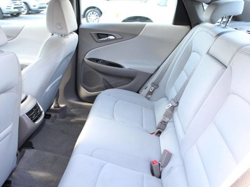 Used 2017 Chevrolet Malibu LT image 18