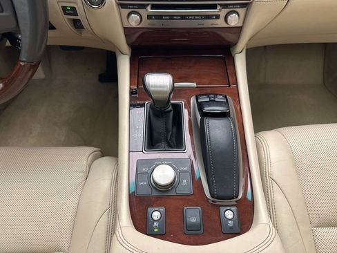 Used 2013 Lexus LS 460 AWD w/ Comfort Pkg image 19