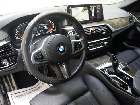 Used 2021 BMW 530i w/ M Sport Package RWD image 2