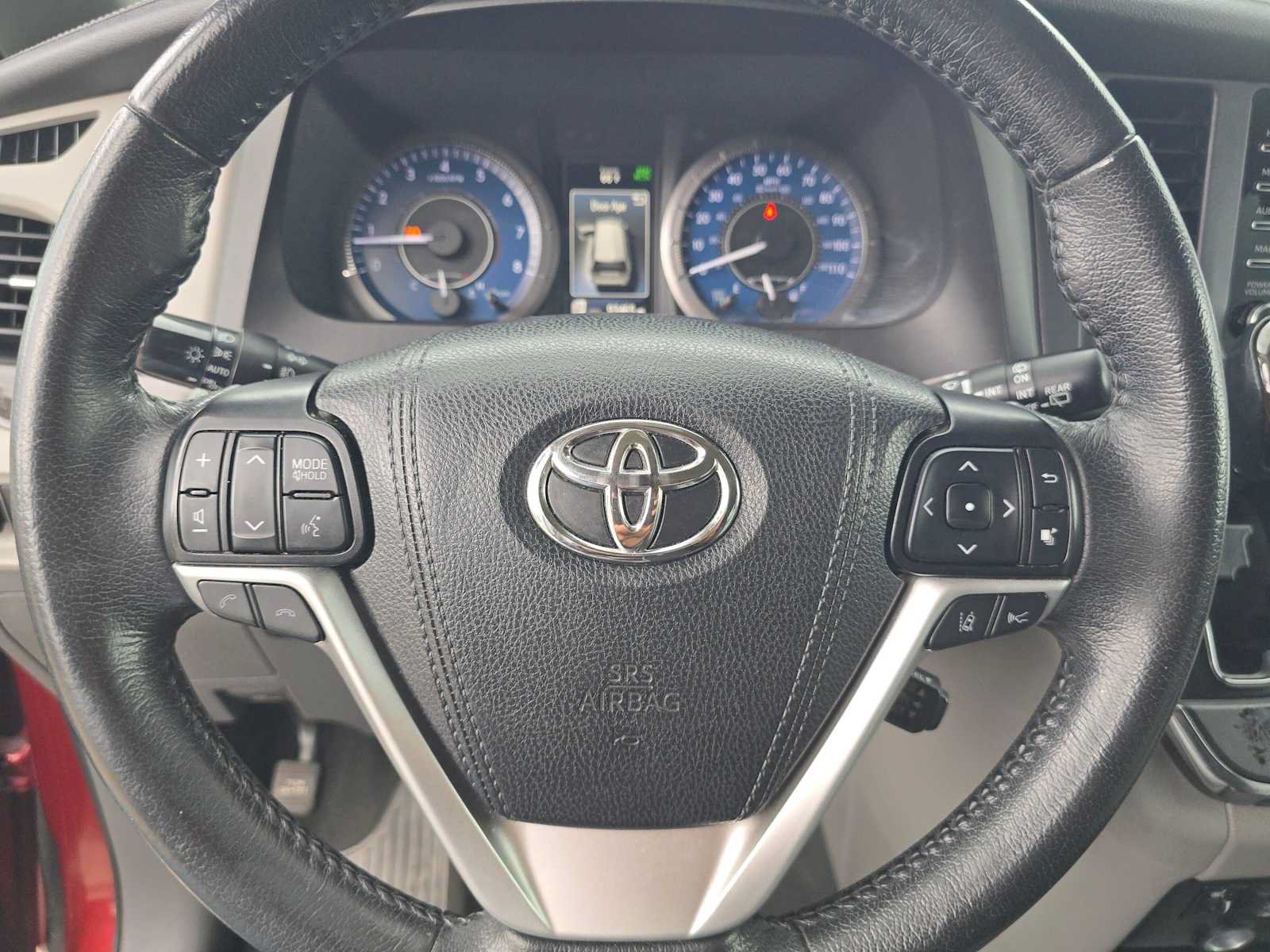 Used 2019 Toyota Sienna XLE FWD image 25