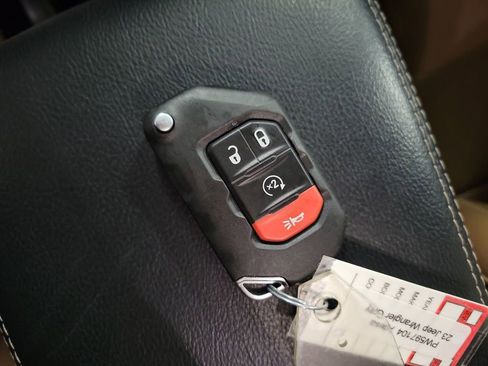 Used 2023 Jeep Wrangler Unlimited Sahara w/ Cold Weather Group image 16