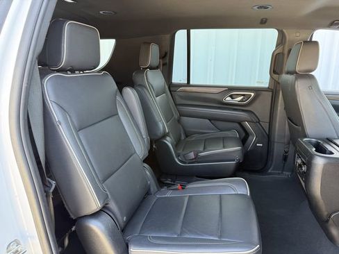 Used 2023 Chevrolet Suburban Premier image 32