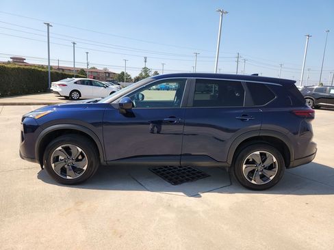 Used 2025 Nissan Rogue SV image 8