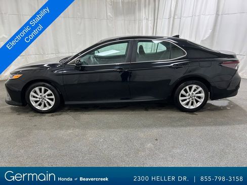 Used 2022 Toyota Camry LE image 6