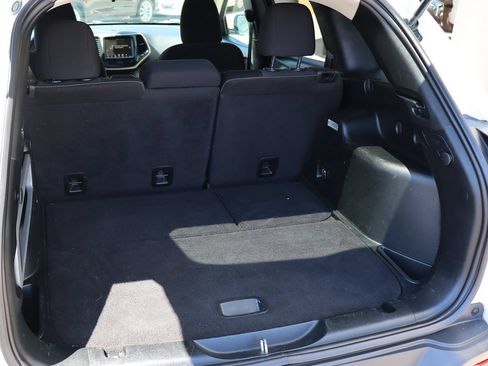 Used 2017 Jeep Cherokee Latitude FWD image 25